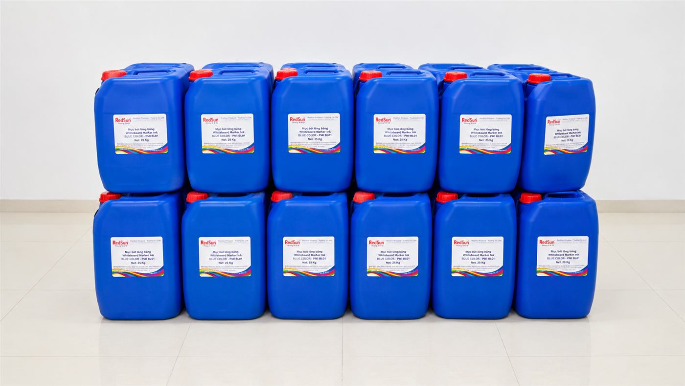 Lô can mực RedSun 25kg dán nhãn thành phẩm xếp lớp chờ giao